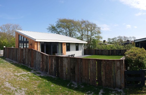 Callantsoog House | Luxury new detached house near the beach with a large garden and terrace.