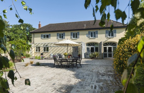 New Forest District House | Luxury New Forest Cottage. 4 bedrooms. 10 mins to beach.
