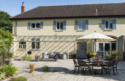 New Forest District House | Luxury New Forest Cottage. 4 bedrooms. 10 mins to beach.