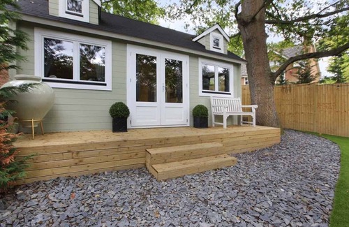 Claygate Cabin | Luxury new lodge set in private walled garden