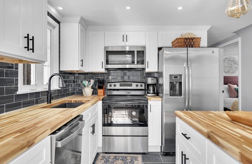 Montville House | Luxury, New, Quiet - King Beds, 5 minutes to Mohegan Sun