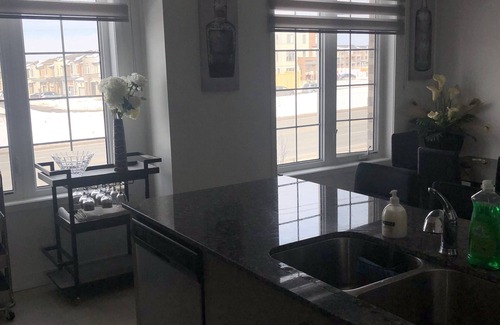 Newmarket House | LUXURY NEWLY BUILT BEAUTIFUL HOME