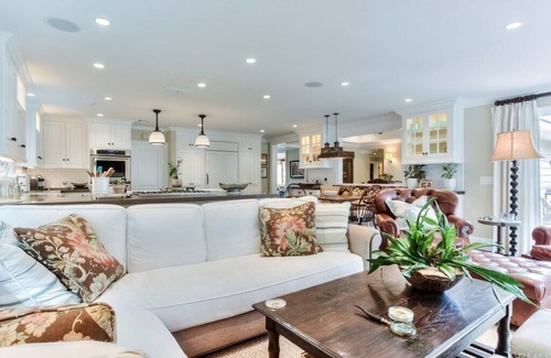 Harbor View House | Luxury Newport Beach Home in Family Friendly Neighborhood