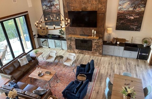 Muenster House | Luxury North Texas Retreat-FULL Rental for 37-Pool/Spa/Sports Courts/Views