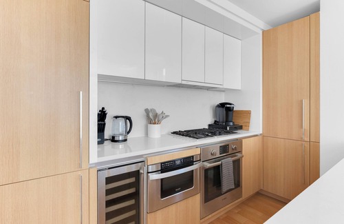 Garment District Apartment | Luxury NYC Skyline 2 BD/2 BA - Amazing VIEWS