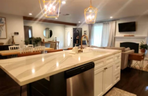 Leon Valley House | Luxury Oasis 4BR, Pool, Grill, Coffee+Snack Bar