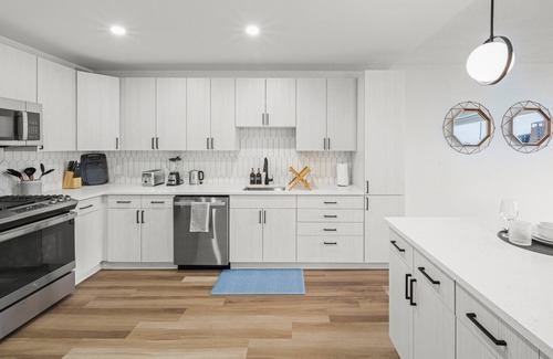 Aurora Highlands Apartment | Luxury Oasis mins to DC,Free Parking,Metro,Family
