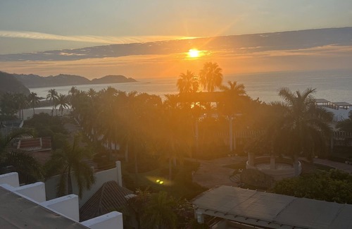 Santa Maria Huatulco Condo | Luxury Oceanfront Penthouse -rooftop, pool, beach