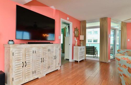Crescent Beach House | Luxury Ocean View 2 Lazy Rivers