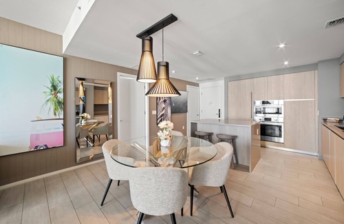 Hollywood South Central Beach Condo | ★ Luxury Ocean View Retreat with Stunning Views, Pool and Steps to the Beach