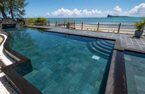 Bain Boeuf Apartment | Luxury Oceanfront Apt with Private Pool - 3BR