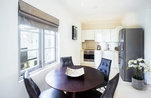 Old Trees Bay Apartment | Luxury Oceanfront with Pool - The Villa at The St. James