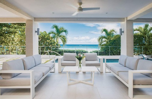 Old Trees Bay Apartment | Luxury Oceanfront with Pool - The Villa at The St. James