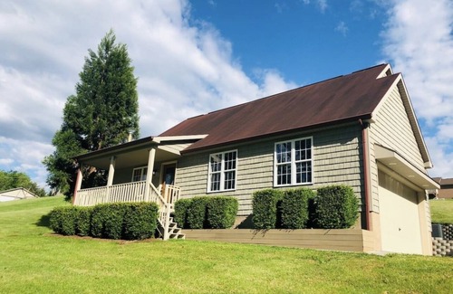 Kodak Cottage | Luxury of Lenz! 5 minutes from I-40!
