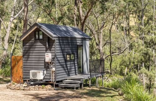 Joadja Cabin | Luxury Off-Grid Tiny House in the beautiful Southern Highlands