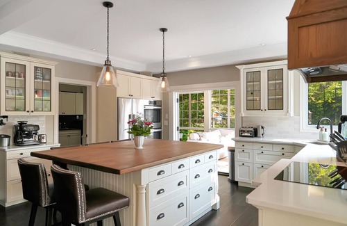 Eagle Lake Cottage | Luxury on Glen: 6BR Retreat w/Sauna, Hot Tub & Waterslide!