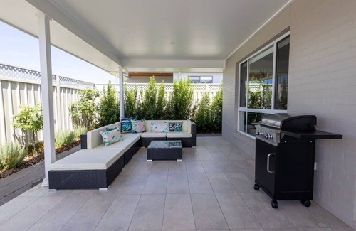 Dubbo House | Luxury on Lesmurdie - Close to Zoo & Golf Club