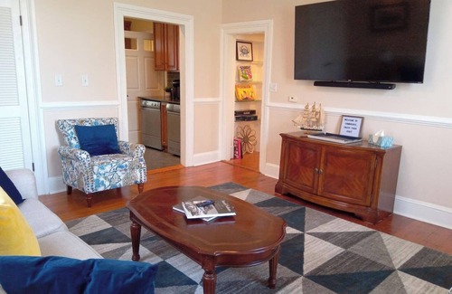 Cambridge House | Luxury on the river, steps to downtown &boat ramp!