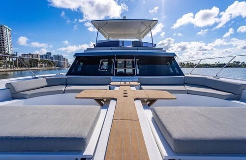 Key West Boat Rental | Luxury on the Sea! 47' Motor Yacht in Beautiful 5-Star Resort!