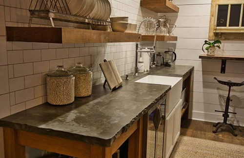 Milton-Freewater House | Luxury on the farm: private guesthouse overlooking year round creek.