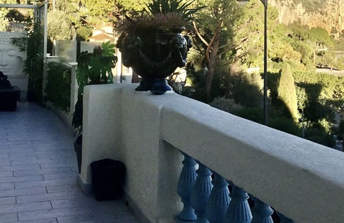 Beaulieu-sur-Mer House | Luxury one large bedrom flat with large sea view.