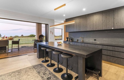 Papamoa Beach House | Luxury Papamoa Beach | Pool | Spa | Pet Friendly
