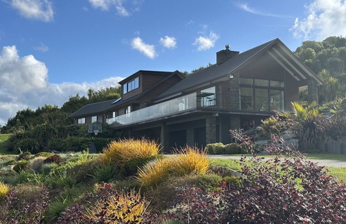 Papamoa House | Luxury Papamoa escape, heated pool, amazing views, a family paradise!