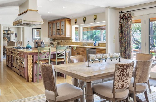Paso Robles House | Luxury Paso Villa w/pool, hot tub, ping pong & bocce ball - 10 min to downtown!