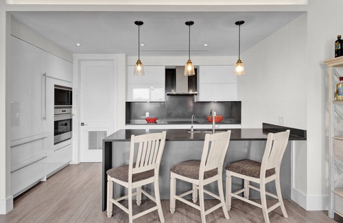 Bouvet Island Condo | Luxury Penthouse Suite on Paradise Island. Pool, Gym, Rooftop Patio