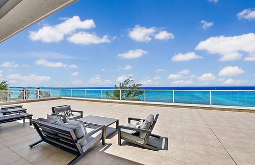 Seven Mile Beach Condo | Luxury Penthouse at Sea Breeze #9