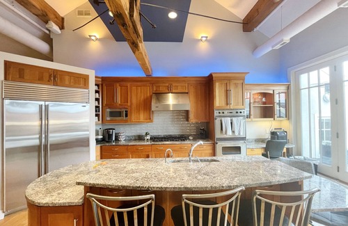 Stillwater Condo | Luxury Penthouse in Downtown with private parking next to JX Event Venue