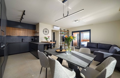Katoro Apartment | Luxury Penthouse Viki with sea view
