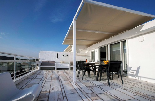 Vouliagmeni Apartment | Luxury penthouse with stunning riviera view by GHH