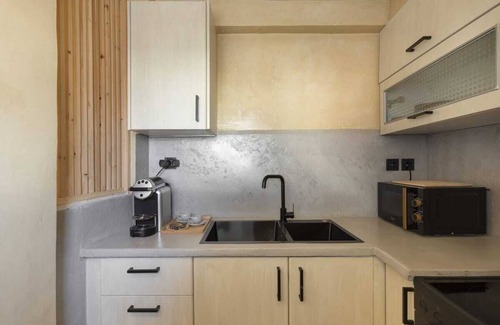 Athens Apartment | Luxury Penthouse with Hot tub in Athens center 1' from Metro station!