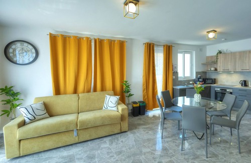 Msida Apartment | Luxury penthouse with jacuzzi, sun terrace APIC1-2