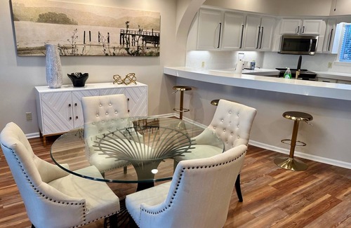 Counce House | Luxury Pickwick Lake front Villa w/sensational views & boatslip -Sleeps 9