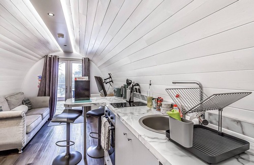 Gunthorpe Cottage | Luxury pod, perfect for two people seeking a romantic and relaxing break.