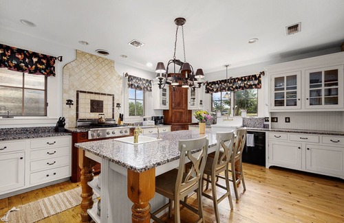 Fredericksburg House | Luxury Pool, Hot Tub, Fire Pit & Scenic Walks