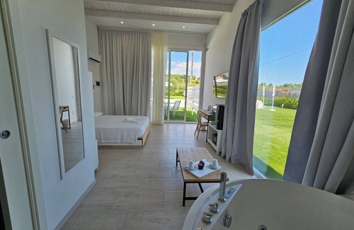 Spoltore Hotel | Luxury pool Suites - Città Bianca