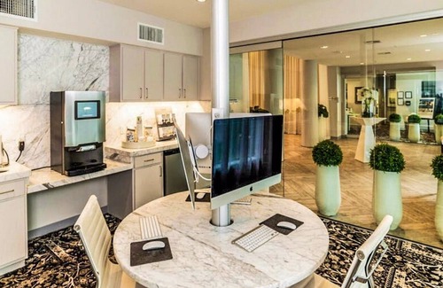 South Central Houston Condo | Luxury! Pool View! Great Location! Minutes from NRG Stadium!