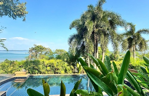 Pa Klok Villa | Luxury Pool Villa with Sea Views- 2 minuteWalk to the Beach