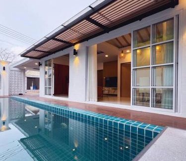 Pa Klok Villa | Luxury Pool Villa in Phuket