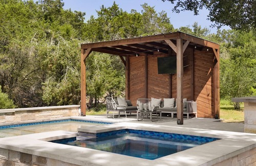 Austin House | Luxury, Privacy & Fun for Large Groups, Sleeps 25, Hill Country Hideaway