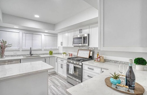 Lake Isabella House | Luxury Private Lake Home For Larger Groups on Acre with Huge Private Suite