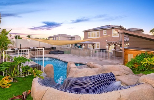 Mount Helix House | Luxury Private Oasis- 2 King Suites - Pool-Spa-Fire Pit-Sauna-Arcades-Playground