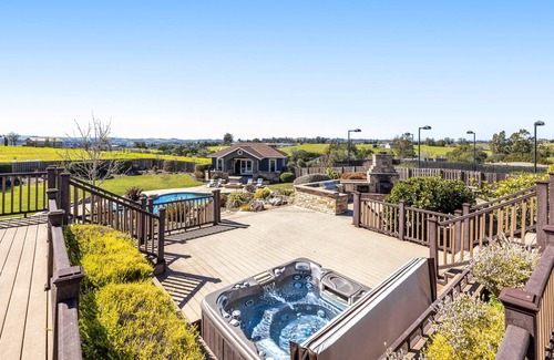 Petaluma House | Luxury property with private pool, hot tub, outdoor kitchen & tennis court