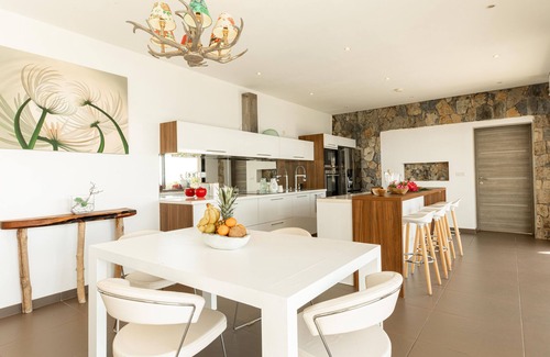 Indigo Bay House | luxury quiet 2 bedrooms private pool breathtaking view