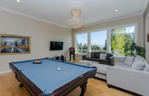 Regional District of Nanaimo House | Luxury Rainbow House with Pool Table, Oceanview