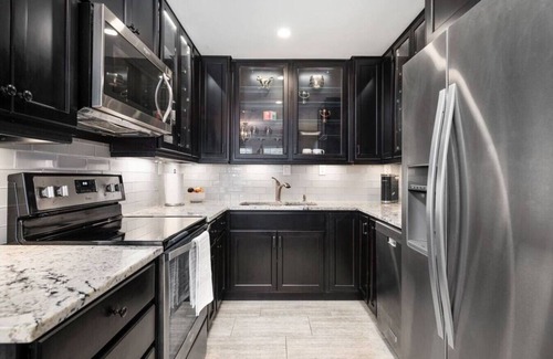 Cloisters Apartment | *Luxury/Relax/Secluded/Walk to Everything/Golf