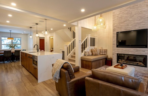 Blackcomb House | Luxury Renovation | 3BR | Ski-In Access | Common Hot Tub | Managed By Aloha Whistler